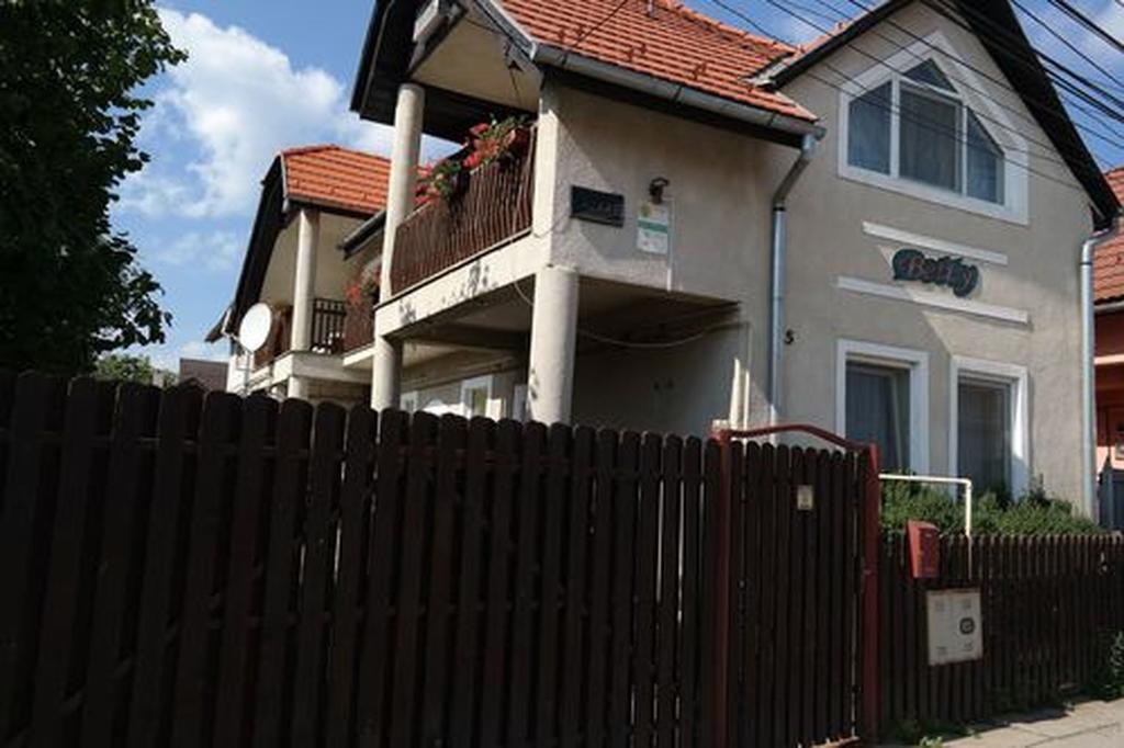 Hotel Betty Panzio Miercurea Ciuc Exterior foto